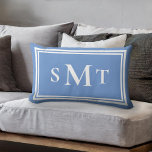 Cojín Lumbar Monograma de tres letras azul y blanco<br><div class="desc">Cojín decorativo monograma de tres letras azul y blanco</div>