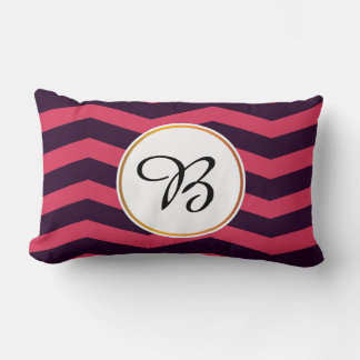 Cojín Lumbar monogramo y chevron estampado