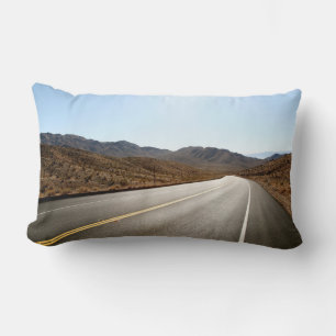 Cojín Lumbar Montaña sin fin del desierto de la calle el