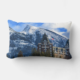 Cojín Lumbar Mt Rundle y Famous Hotel, Banff, Alta, Canadá