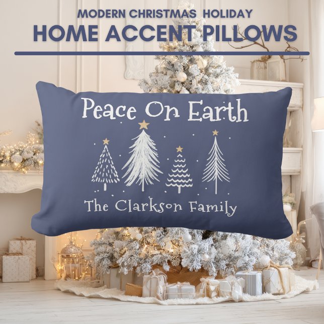 Cojín Lumbar Navidad moderna con acento de apellido azul (Modern Christmas with Family Name Accent Blue Lumbar Pillow)