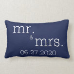 Cojín Lumbar Navy Blue Mr. y la Sra. Modern Boda Pillows<br><div class="desc">Azul marino Sr. y Sra. bodas modernas almohadas con texto de personalizable</div>