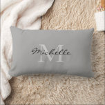 Cojín Lumbar Nombre de monograma personal gris rústico moderno<br><div class="desc">Almohada con nombre de monograma personal gris rústico moderno. Puedes personalizarlo y agregar tu propio nombre y monograma.</div>