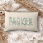 Cojín Lumbar Nombre de niños personalizado lindo con borde fals<br><div class="desc">Agrega un toque acogedor y vintage con esta almohada de nombre de niños personalizada con estética de abuela antigua! Con un diseño nostálgico y borde falso,  es el acento personalizado perfecto para un espacio cálido y retro!</div>