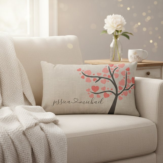 Cojín Lumbar Nombres de Parejas del Árbol del Amor Romántico Rú (❤️Celebrate love with this beautiful rustic pillow for newlyweds.)