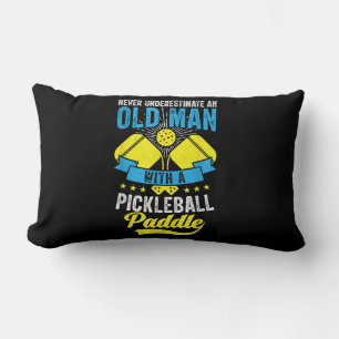 Cojín Lumbar Nunca subestimes a un anciano con una pelota de fu