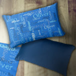 Cojín Lumbar Oliver tonos de nombres personalizados de azul<br><div class="desc">Texto tipográfico de nombre corto azul, azul oscuro, azul mutado y azul cielo, sobre un diseño de almohada de fondo azul brillante real. El color de fondo se puede cambiar si es necesario. almohada personalizada de texto gráfico divertido. Ideal para el coche o para los viajes. Personaliza con tu propio...</div>