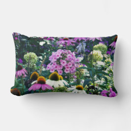 Cojín Lumbar Paisaje de Pink Garden Phlox con flores de cono