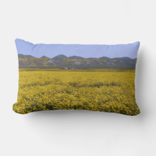 Cojín Lumbar Paisaje del campo de las flores silvestres amarill