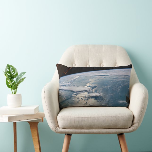 Cojín Lumbar Paisajes nublados alrededor de Sumatra, Indonesia. (Silla)