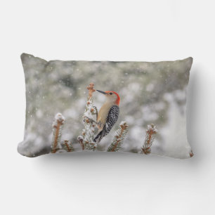 Cojín Lumbar Pájaro carpintero de barriga roja en la nieve