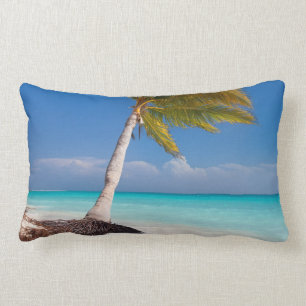 Cojín Lumbar Palmera en la playa del océano