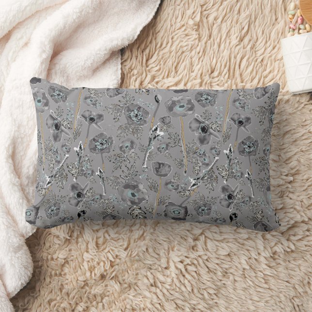 Cojín Lumbar Patrón floral de acuarela azul gris amarillo (Poppies Watercolor Floral Pattern Lumbar Pillow from Studio Posies.)