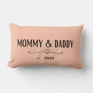 Cojín Lumbar Peach Mami & Daddy Est. Pillow del año