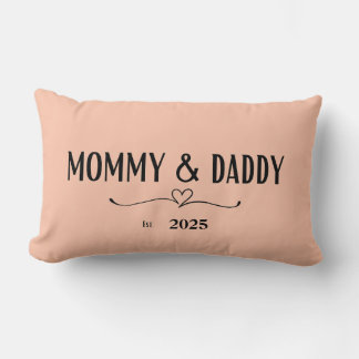 Cojín Lumbar Peach Mami & Daddy Est. Pillow del año