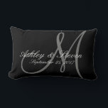 Cojín Lumbar Personalizado Rústica Lino Aspecto Monograma Lumba<br><div class="desc">La ropa de cama de aspecto rústico personalizada es una almohada con un primer monograma. Es un gran regalo para los recién casados, aniversarios y otras ocasiones especiales. Muy moderno y con un acento muy agradable para una habitación, un salón, una silla favorita, etc. Personalizar con nombres, fecha inicial y...</div>
