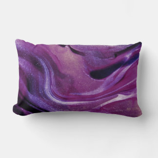 Cojín Lumbar Pilares de armonía morada: Elegancia redefinida.