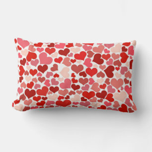 Cojín Lumbar Pillow con corazones rojos
