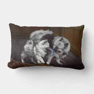 Cojín Lumbar Pintado Keeshond Playtime - Arte Perro Original.