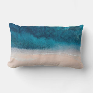 Cojín Lumbar PLAYA DE ARENA ROSA DE PixDezines MAR AZUL PROFUND