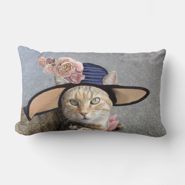 COJÍN LUMBAR PRINCESO TATUS / GATO ELEGANTE, GRAN GORRA DIVA Y  (Anverso)