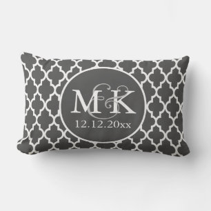 Cojín Lumbar Quatrefoil Boda monogramado Gris y blanco V2