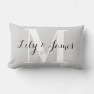 Cojín Lumbar Recuerdo de boda personalizado con monograma gris 
