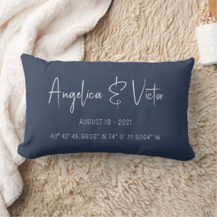 Cojín Lumbar Recuerdos de Boda con Coordenadas Personalizadas e