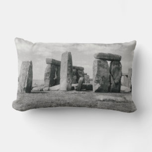 Cojín Lumbar Rocas antiguas prehistóricas de Stonehenge monocro