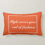 Cojín Lumbar Sierkussen met tekst<br><div class="desc">Leuk sierkussentje in trendy oranje kleur met witte tekst.</div>