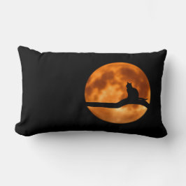 Cojín Lumbar Silueta de un gato negro en un árbol