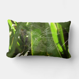 Cojín Lumbar Spiderweb en la naturaleza de las hojas tropicales