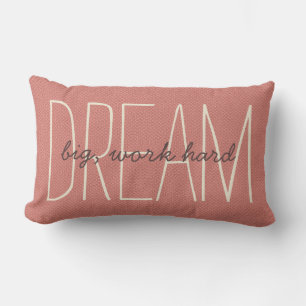 Cojín Lumbar Sueña Grande Escritura de Cota Decorativa Coral y