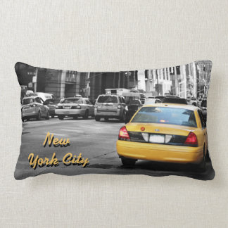 Cojín Lumbar Taxi del amarillo de la calle de New York City