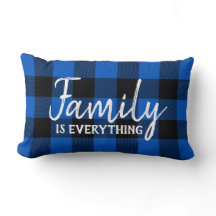 Texto familiar sobre la placa negra y azul