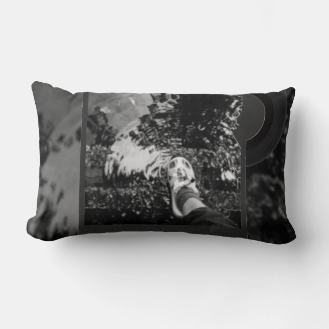 Cojín Lumbar Throw Pillow (Anverso)