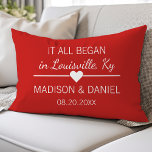 Cojín Lumbar Todo comenzó a tener un corazón romántico y person<br><div class="desc">Bonito acento decorativo moderno que tira almohada. Ideal para el sofá o la cama. Decoración acogedora para cualquier habitación. Elija su propia forma: cuadrada,  rectangular,  lumbar o redonda.</div>