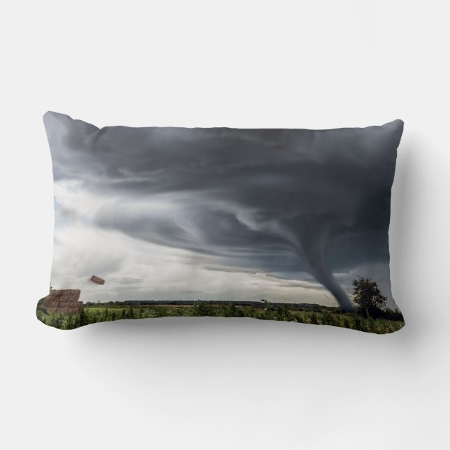 Cojín Lumbar Tormenta de tornado levantando balas de heno (Anverso)