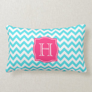 Cojín Lumbar Turquesa del zigzag y monograma de encargo rosado