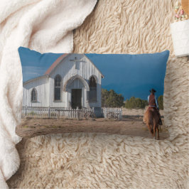 Cojín Lumbar Vaquero Occidental Montando Caballo A Iglesia