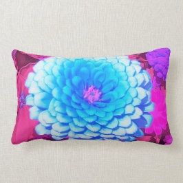 Cojín Lumbar Zinnia azul bonito en el jardín de verano morado