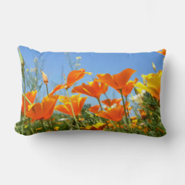 Cojín Lumbar Zomers gevoel van wilde oranje bloemen.