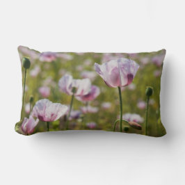 Cojín Lumbar Zomers veld met  lila bloemen in bloei.