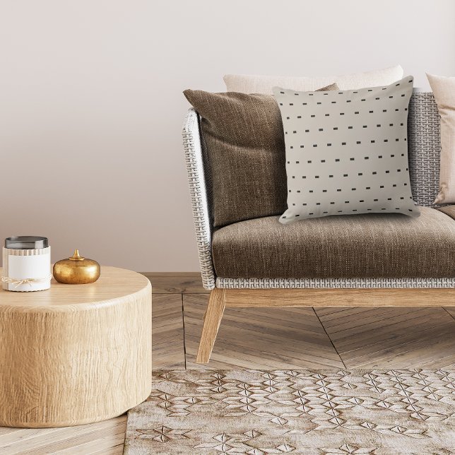 Cojín moderno geométrico negro e marfil (modern geometric style beige and black cushion for a boho simple style)