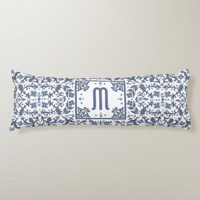Cojín Monograma Ornate Azul Denim (Anverso)