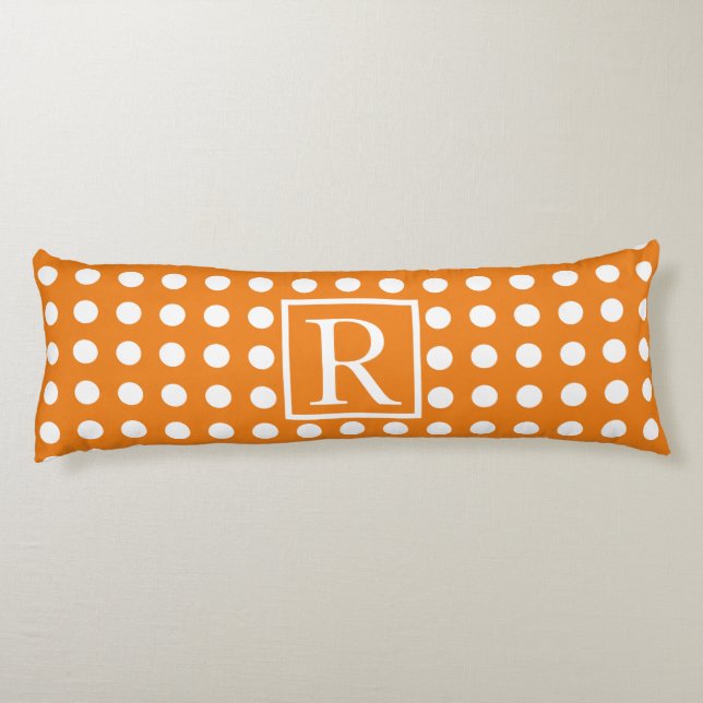Cojín Naranja de grandes puntos de polka blanca monogram (Reverso)