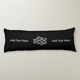 Cojín Natación del buceador con una escuela de tiburone