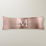 Cojín Nombre de guión de monograma Metalizado cepillado<br><div class="desc">Monograma Metalizado con Rosa Girly Gold Cepillado Monograma Nombre del cuerpo Pillow</div>