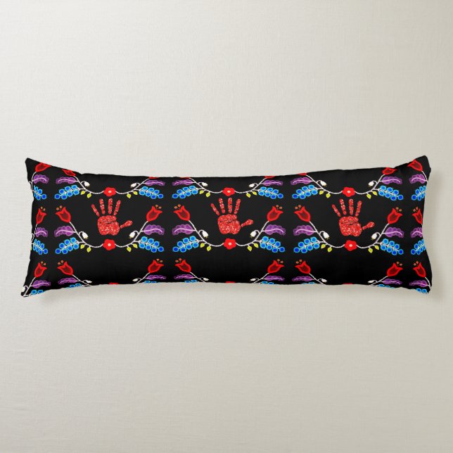 Cojín Ojibwe Floral Motif MMIW Black (Anverso)