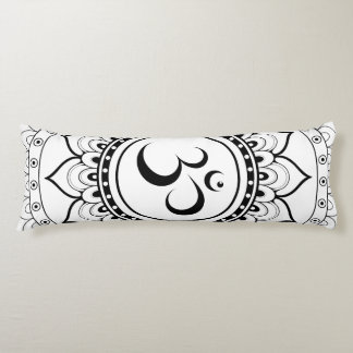 Cojín Om Mandala blanco y negro de doble cara